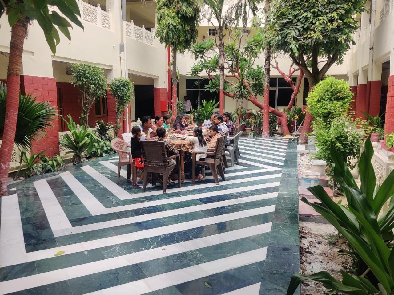ทัวริสเรสท์เฮาส์ Hotel อัครา ภายนอก รูปภาพ